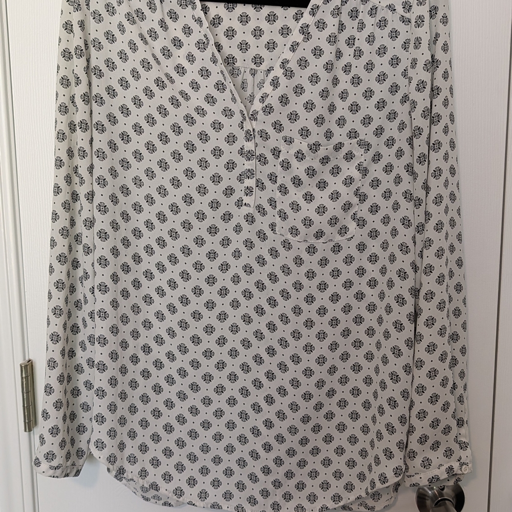 Pleione Cream Long Sleeve Printed V-Neck Blouse